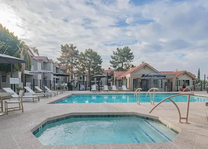Chic Golf Pickleball Pool Hot Tub King Bed Parking *