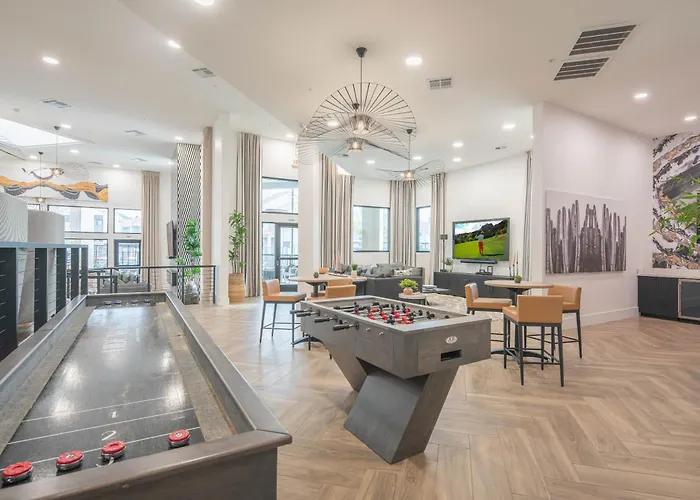 Chic Golf Pickleball Pool Hot Tub King Bed Parking