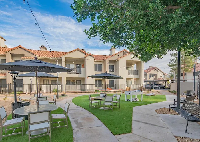 Apartment Chic Golf Pickleball Pool Hot Tub King Bed Parking Scottsdale