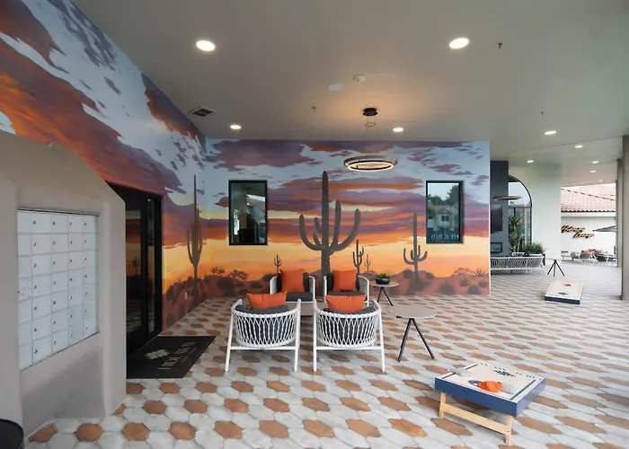 Apartment Chic Golf Pickleball Pool Hot Tub King Bed Parking