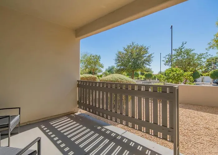 Apartment Chic Golf Pickleball Pool Hot Tub King Bed Parking *