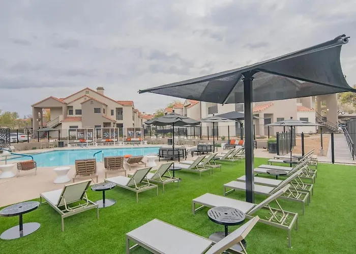 Chic Golf Pickleball Pool Hot Tub King Bed Parking Scottsdale