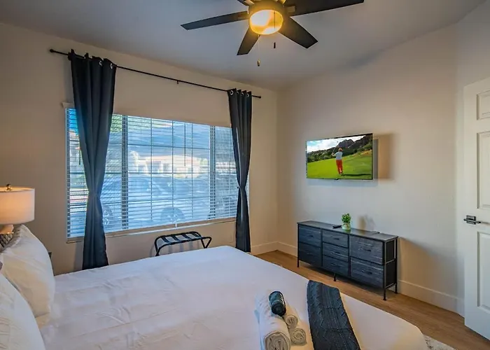 Chic Golf Pickleball Pool Hot Tub King Bed Parking * Scottsdale